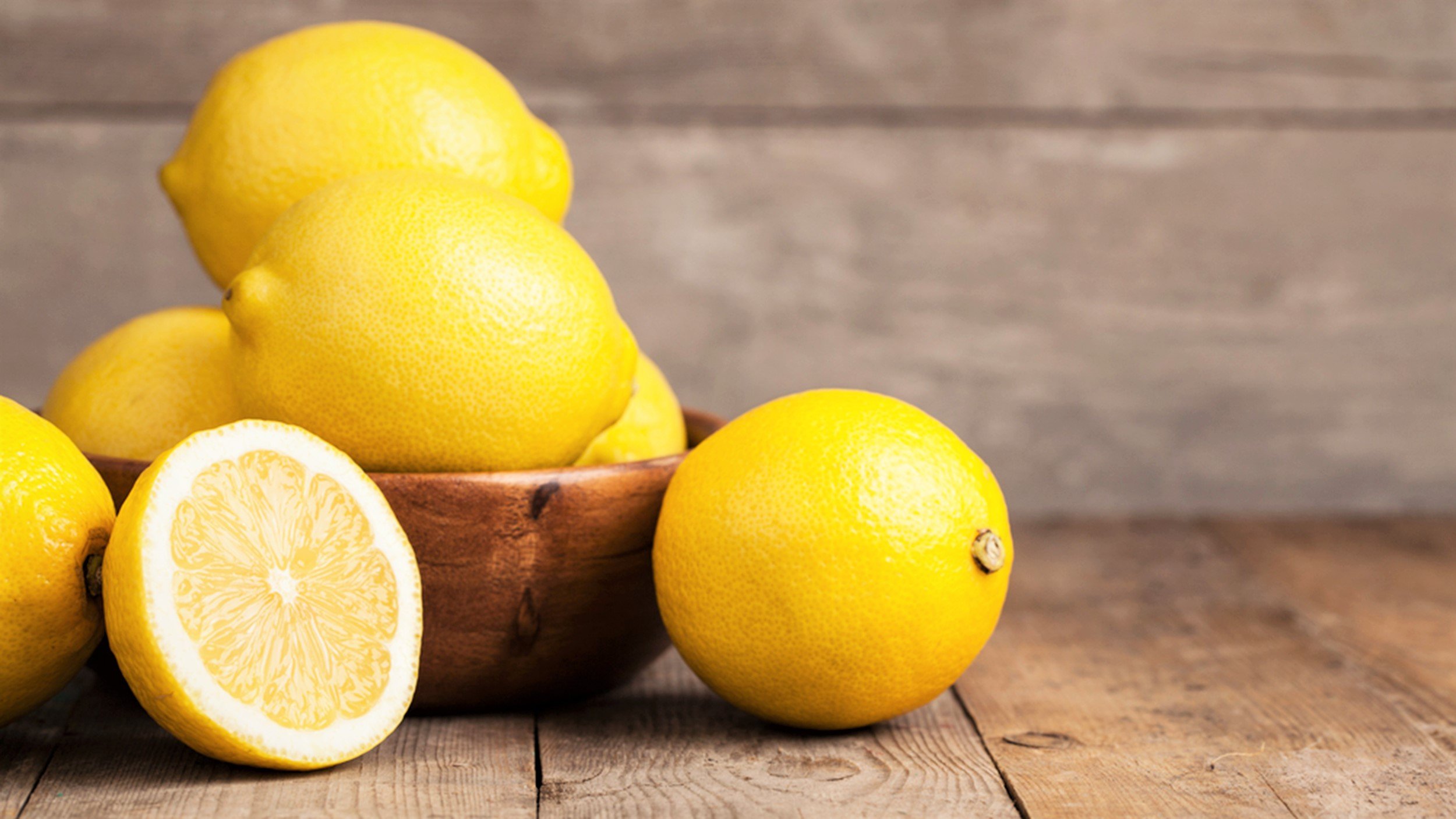 Five benefits of taking lemon water on an empty stomach